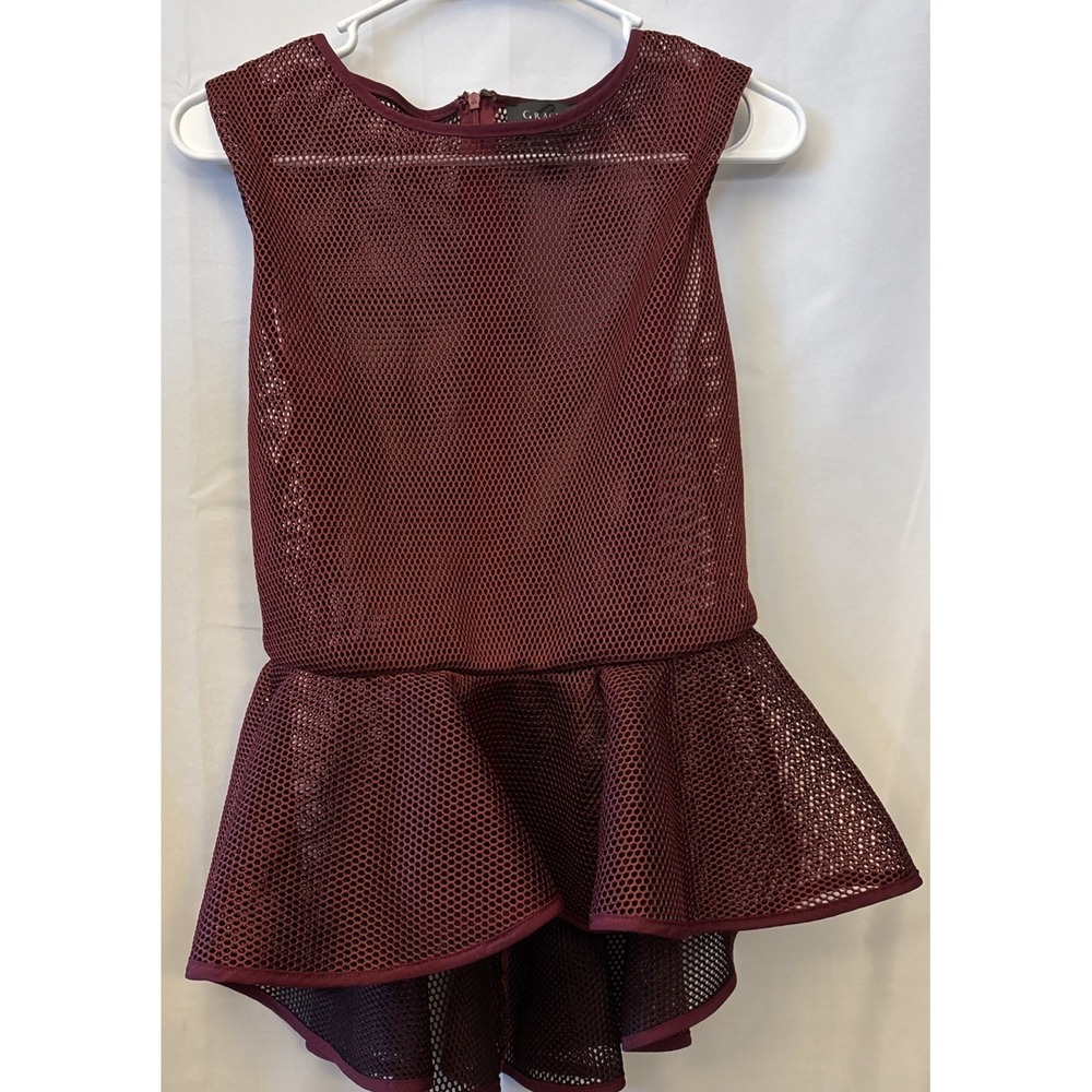 Gracia Women's Peplum Peekaboo Fishnet Mesh Sleevess Burgundy‎ Top M